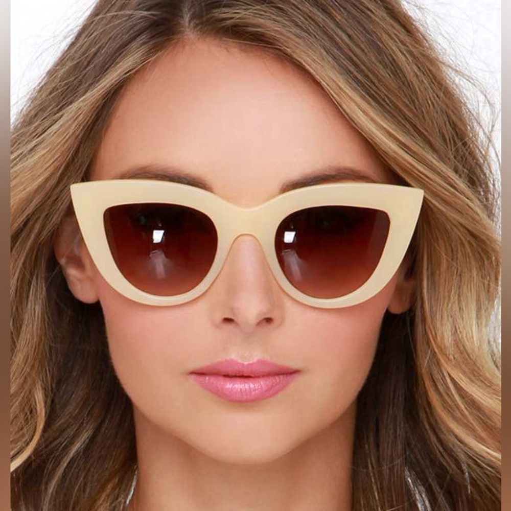 Quay Kitti Beige Cat-Eye Sunglasses GUC Women’s 100% UV Protection Vintage Style